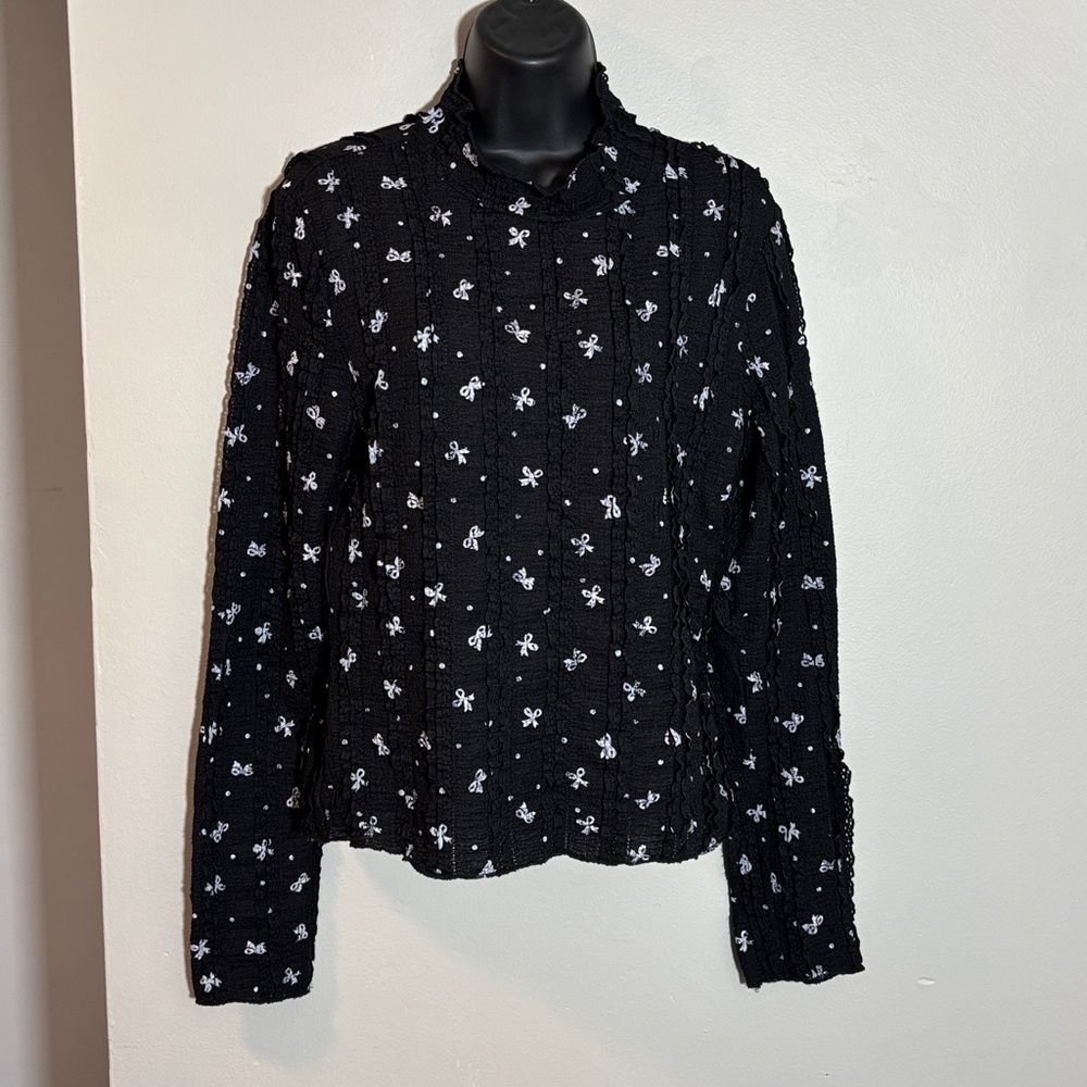Umgee Black and White Textured Blouse medium